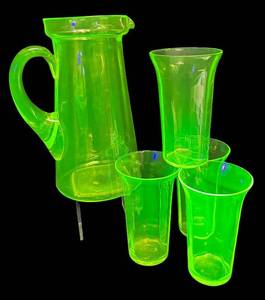 M1 - Uranium Glass Pitcher with Lid & Four  Tumblers - Vintage Vaseline Green