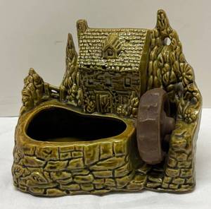 N2 - Vintage Shawnee Grist Mill Planter