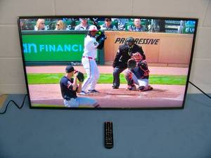 43 Samsung QM43R-B UHD 4K SMART Commercial Monitor in Original Box