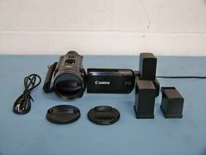 Canon VIXIA HF S21 HD Camcorder with (3) Batteries and Battery Charger