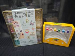 Resin Jewelry Mondo Llama