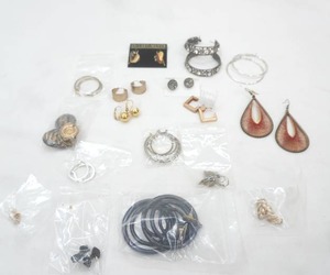 Jewelry Lot Pierced Earrings