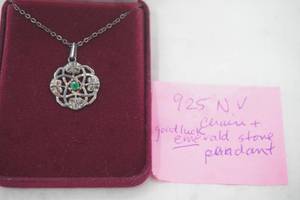 925 N V Chain  Good Luck Emerald Stone Pendant Necklace