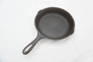 Cast Iron 9 Skillet. Wagner Ware