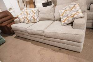 Franklin Furniture Protege Crosby Dove Loveseat 63" W x 43" D x 40" H