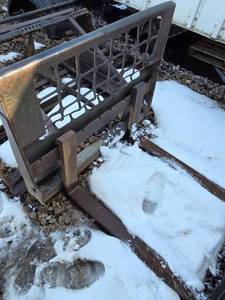 Pallet Forks attachment - Skid Mount