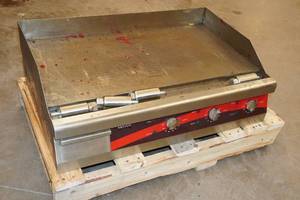 Avantco 177EG30N 30 Countertop 3-Burner Electric Griddle