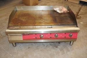 Avantco 177EG30N 30 Countertop 3-Burner Electric Griddle