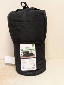 NEW MAINSTAYS 7-PIECE QUILT SET WITH SHEETS BLACK SIZE QUEEN
