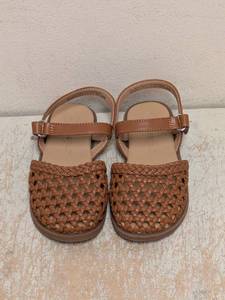NEW TODDLER SANDALS SIZE 7 BROWN
