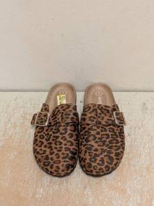 NEW CAT & JACK KIDS TATE CLOGS SIZE 1 LEOPARD PRINT