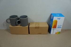 Set of 4 Mugs and Ice Pop Molds