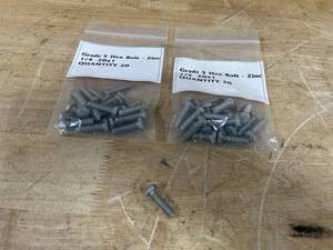 Lot of 40 Grade 5 Hex Bolts Zinc 14 20x1