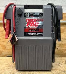 Truck Pac Industrial-Grade 12 Volt Jump Starter, 3000 Peak Amps, Model# ES6000 #167761 Msrp $429.99