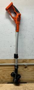 Black & Decker 40V MAX Cordless String Trimmer LST136 read description