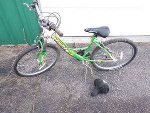 Huffy Green 18 Speed Bike with Extra Seat