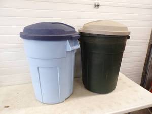 Pair of 32 Gallon Garbage Cans