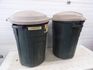 Pair of 32 Gallon Garbage Cans