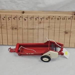 116 Tru Scale Spreader