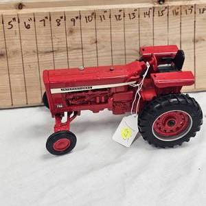 116 International 756