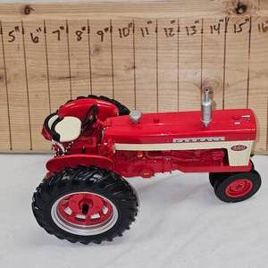 Precision Series Farmall 460. 116 in box