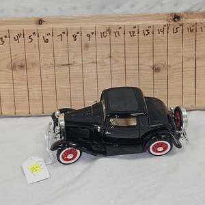 118 1932 Ford 3 Window Coup