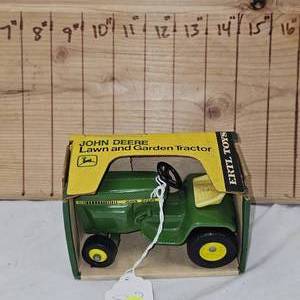 116 John Deere Lawn and Garden Tractor