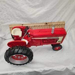 1/8th Farmall 806