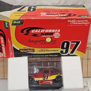 124 Revell California 500 Pace Car 1997