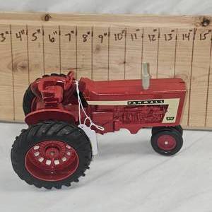 116 Farmall 806