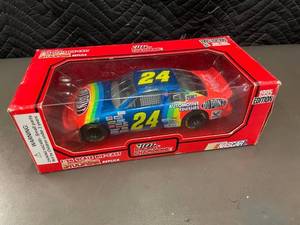 Racing Champions 124 NASCAR Stock Car Replica No. 24 DuPont (1995 Edition)