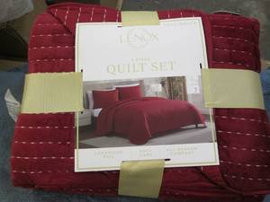 Lenox Full Queen 3 piece quilt set...