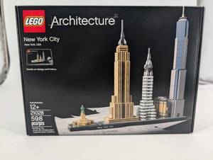 LEGO Architecture 21028 New York City - 598 Pcs Building Toy