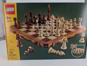 LEGO 40719 Traditional Chess Set - 743 pcs - 2-in-1 Board, Ages 9 and up