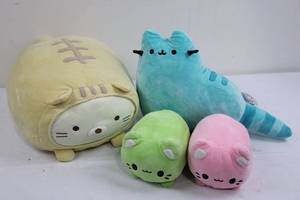 Plush Set - 4-Piece Collection Sumikkogurashi, Pusheen, Tasty Peach.