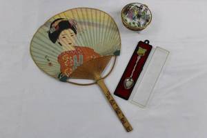 Geisha Hand Fan - Shanghai Souvenir Box & Spoon (3-Piece)