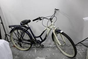 Schwinn Point Beach Vintage Cruiser - Cream & Navy, Step-Through Frame