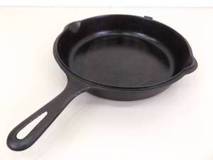 Antique Griswold #8 Cast Iron Skillet