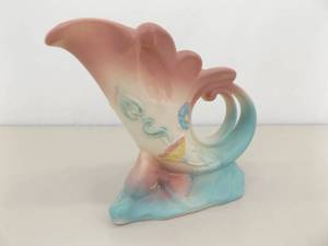 Vintage 7.5 Hull Cornucopia Vase in EXCELLENT Condition