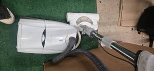 Progressive Canister Carpet Cleaner ( USED but fu