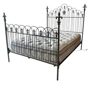 MB - Vintage French Provincial Style Iron Queen Bed
