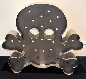 LLR - Large Metal Skull & Crossbones Decor
