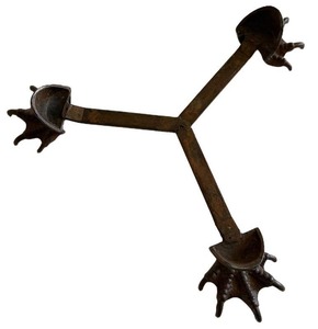 LLC - Claw Foot Metal Pot Stand - 16-inch Diameter - Holds 9-inch Pot