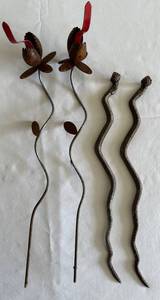 LLC - Rusty Metal Garden Sculptures - Venus Fly Trap Flowers Stems & Serpentine Snake Stems (Lot of 4)