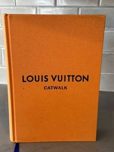 O - Louis Vuitton Catwalk - The Complete Fashion Collections (Book)