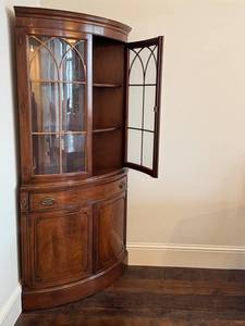 DR - Vintage Curved Corner Curio Cabinet with Glass Doors - Wood Veneer