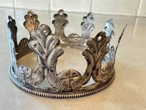 O - Decorative Metal Crown , Silver-Tone Mantel Accent