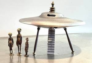 KP -Flying Saucer with Alien Family - Flying Saucer with Alien Family by Scott Nelles