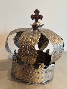 LR - Decorative Metal Crown