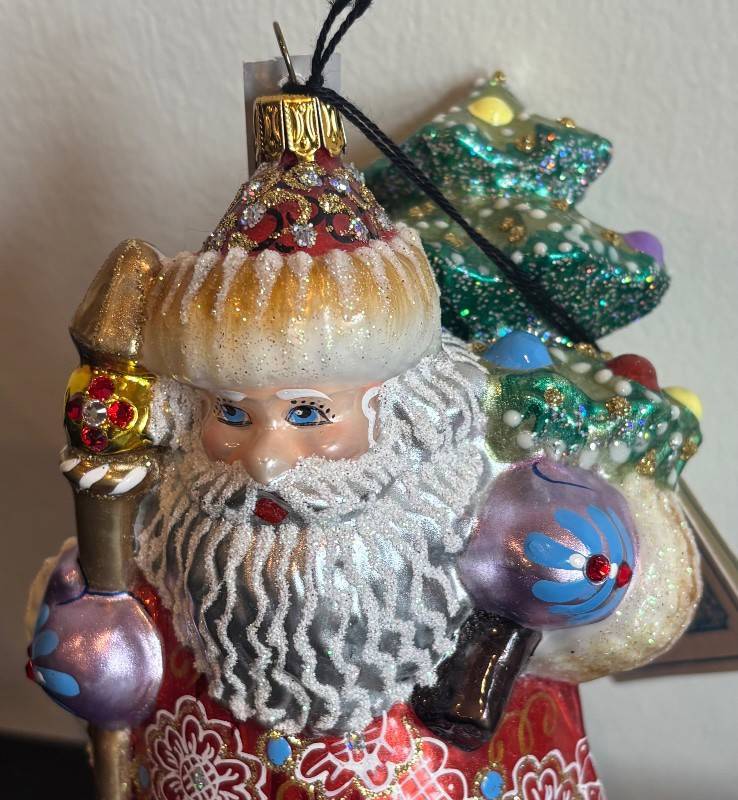 DR - Mostowski Russian Santa with Basket - Crystallized with
